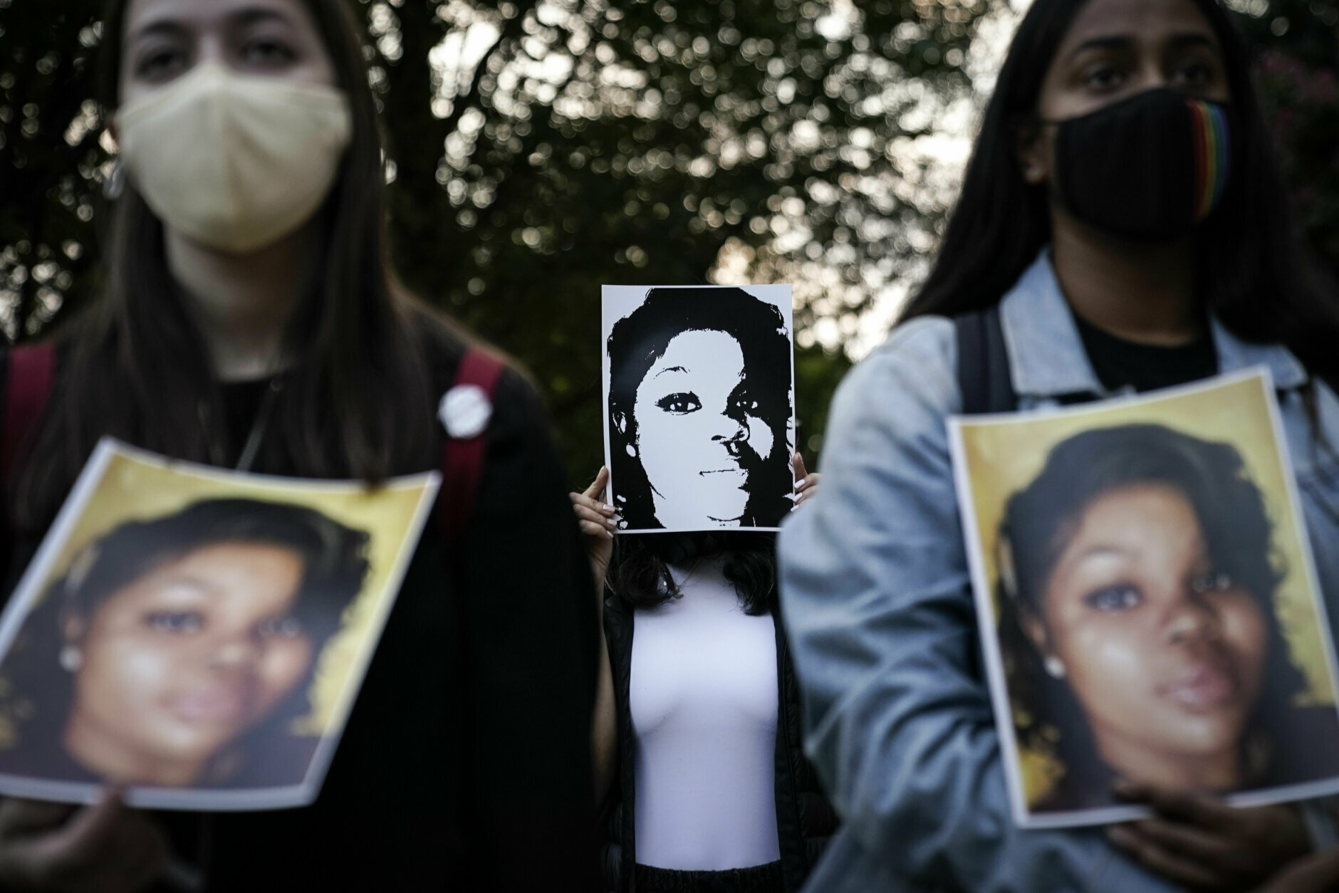 WASHINGTON, DC - SEPTEMBER 23: Demonstrators hold up images of Breonna Taylor as they rally in front of the U.S. Department of Justice in protest following a Kentucky grand jury decision in the Breonna Taylor case on September 23, 2020 in Washington, DC. A Kentucky grand jury indicted one police officer involved in the shooting of Breonna Taylor with 3 counts of wanton endangerment. No officers were indicted on charges in connection to Taylor's death. (Photo by Drew Angerer/Getty Images)