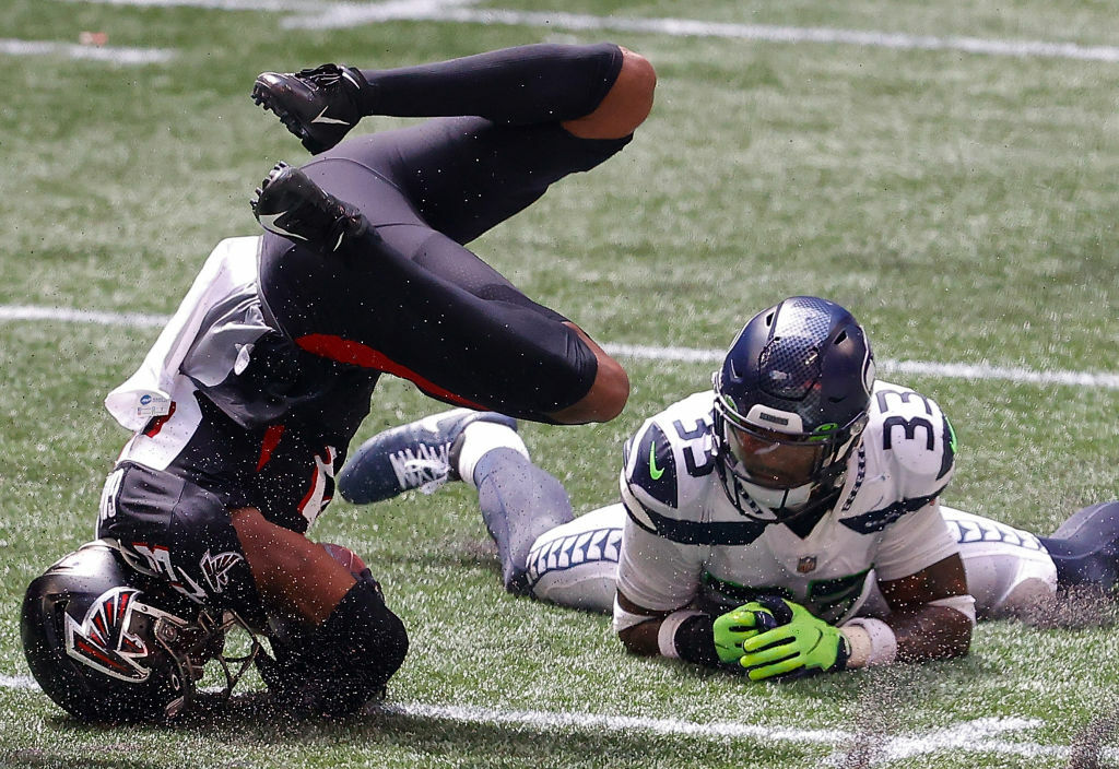 <p><b><i>Seahawks 38</i></b><br />
<b><i>Falcons 25</i></b></p>
<p>&#8230; after a helluva debut for Seattle, registering a game-high 12 tackles and a sack on a day when Russell Wilson <a href="https://profootballtalk.nbcsports.com/2020/09/13/russell-wilson-becomes-second-member-of-30k-4k-club/">became the second QB to pass for 30,000 yards and rush for 4,000</a> in his career. The NFC West is gonna be fun to watch this year.</p>

