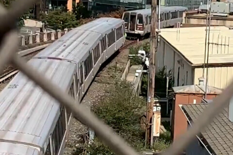 Metro train cars detach near Union Station, stranding 100 passengers