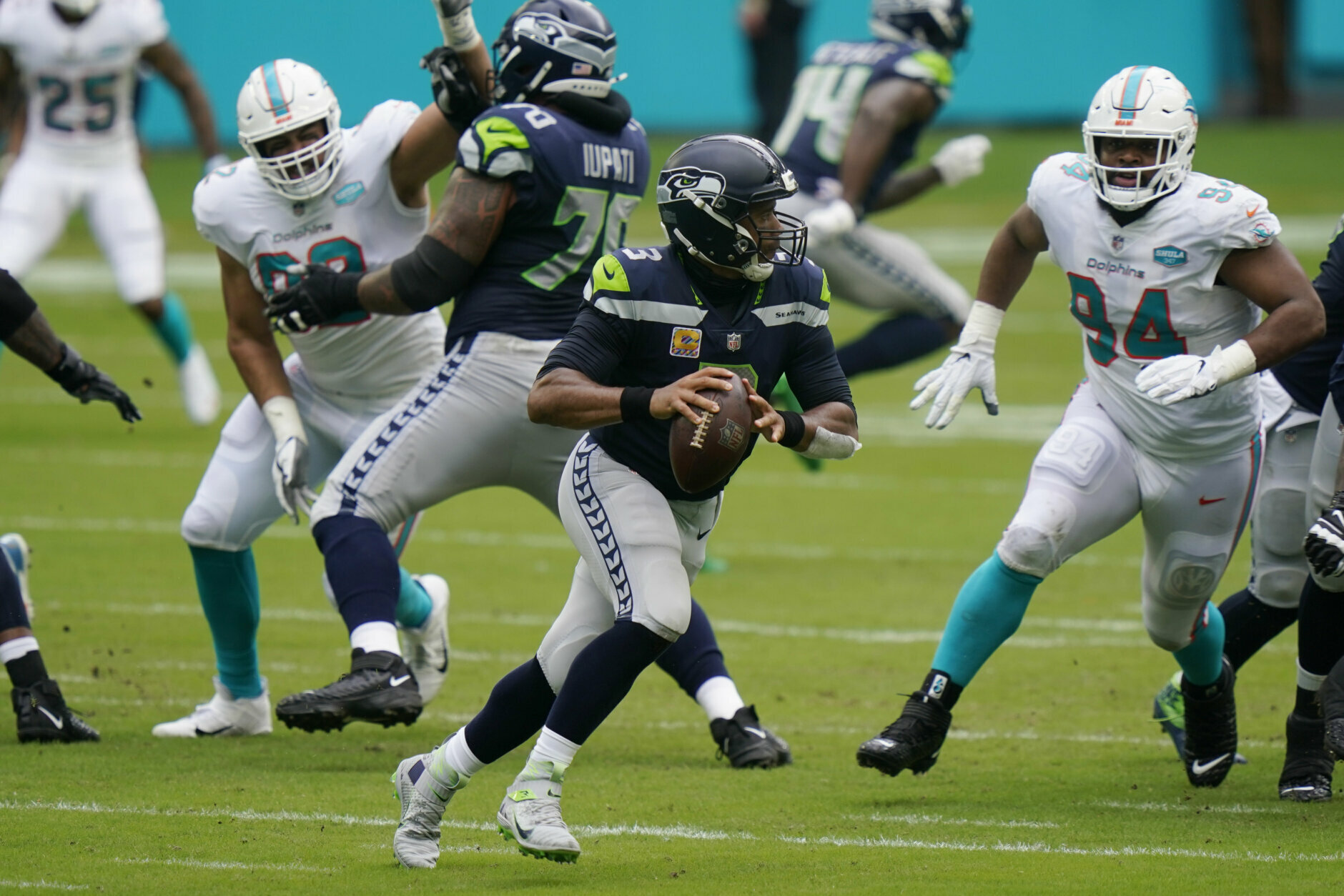 <p><b><i>Seahawks 31</i></b><br />
<b><i>Dolphins 23</i></b></p>
<p>Seattle&#8217;s defense continues to give up 300-yard passing games, but Russell Wilson keeps outdueling all comers, tying the NFL record with 16 TD passes in the first four games of the season. He could legit go from never getting an MVP vote to being a unanimous choice for the award.</p>
