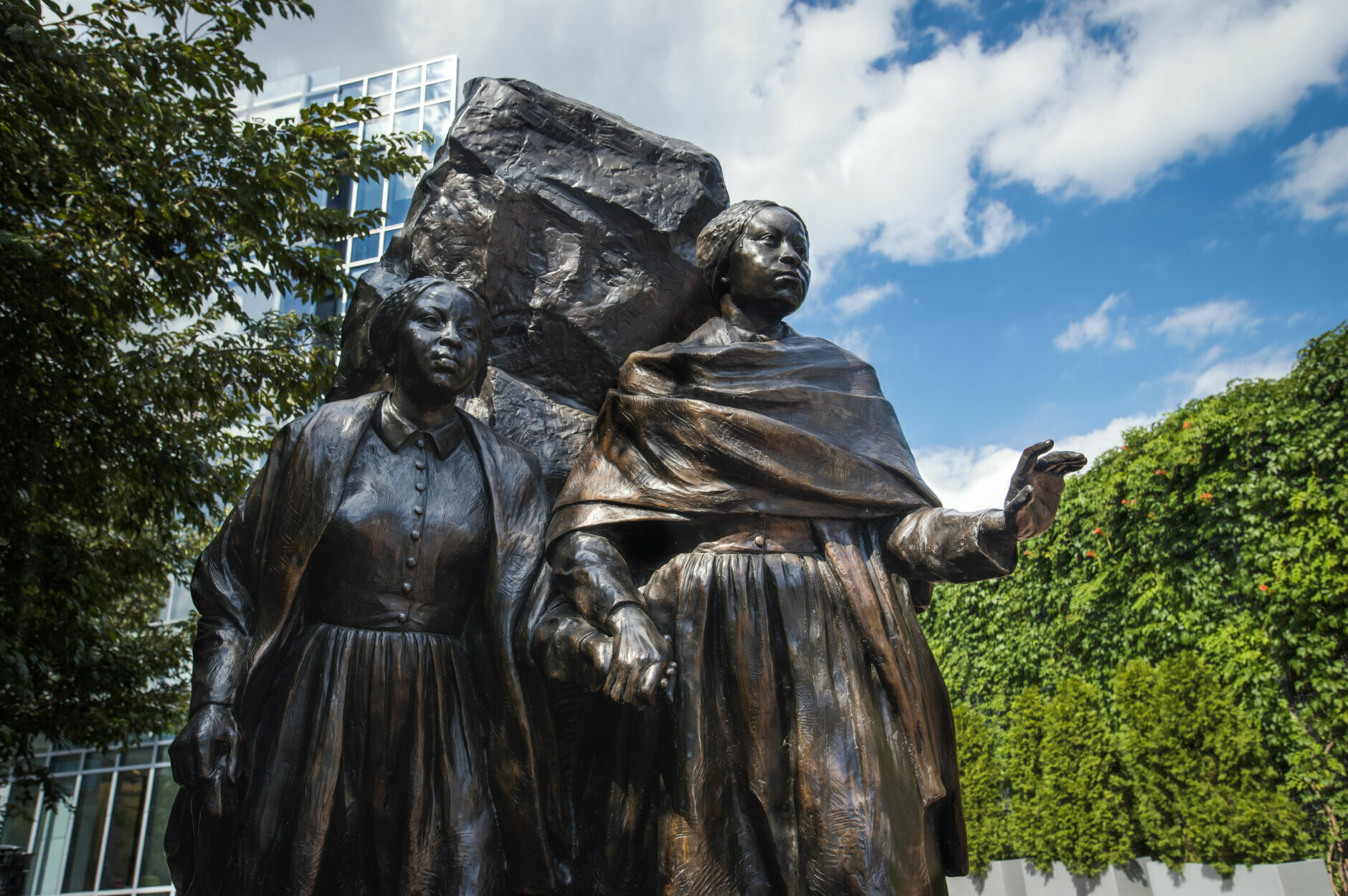Edmonton Sisters statue, City of Alexandria. Photo by Evan Michio Cantwell