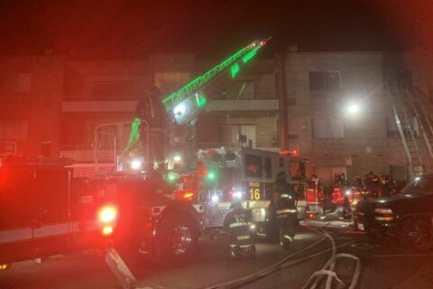 Southeast DC fire sends 2 to hospital
