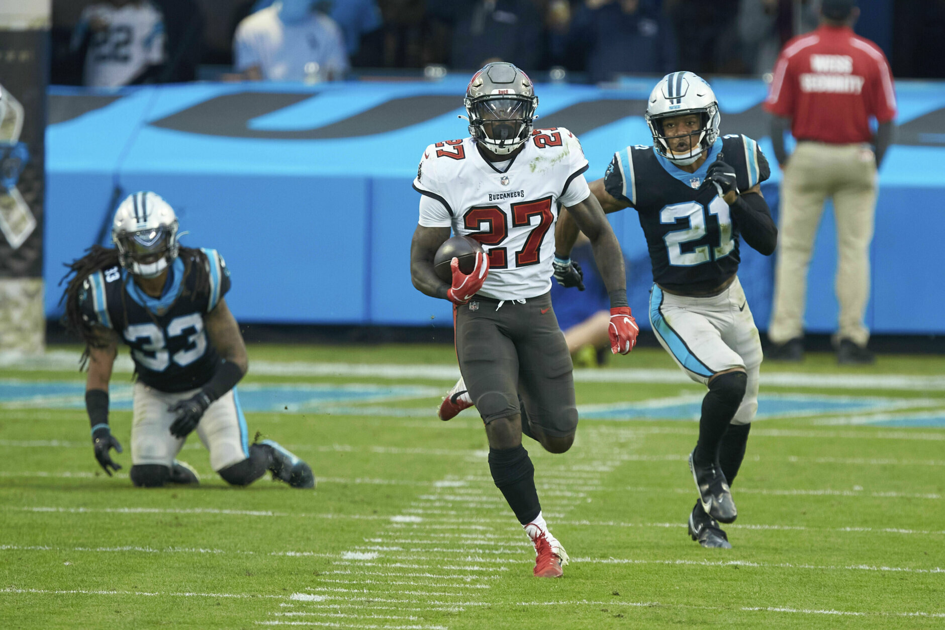 <p><b><i>Bucs 46</i></b><br />
<b><i>Panthers 23</i></b></p>
<p>Tampa Bay followed up a blowout loss featuring the fewest rush attempts in history with a blowout win highlighted by a 210-yard rushing effort to complement Tom Brady&#8217;s 341-yard, 3-TD rebound. Did I mention one-handed <a href="https://twitter.com/Buccaneers/status/1328068272844132354?s=20">JPP got a pick</a>?! Not bad for a team <a href="https://profootballtalk.nbcsports.com/2020/11/15/buccaneers-arrived-in-carolina-after-seven-hour-delay/">literally playing on short rest</a>.</p>
