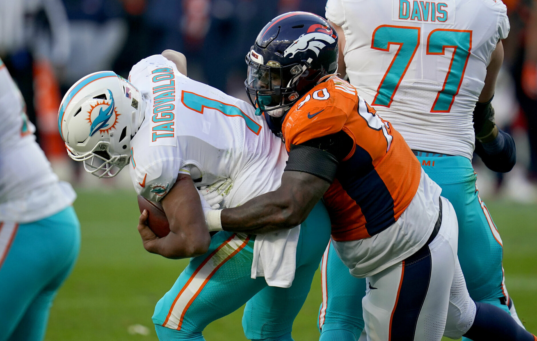 <p><b><i>Dolphins 13</i></b><br />
<b><i>Broncos 20</i></b></p>
<p>Miami&#8217;s five-game win streak and Tua&#8217;s <a href="https://profootballtalk.nbcsports.com/2020/11/17/tua-tagovailoa-aims-to-be-first-rookie-qb-since-ben-roethlisberger-to-win-first-4-starts/">bid for history</a> came to a screeching halt in Denver, but coach Brian Flores did the right thing by saving his young QB&#8217;s life — he took six sacks — and seeing if Fitzmagic could bail them out. The Fins will be fine thanks to back-to-back games against the winless Jets and Burrow-less Bengals.</p>

