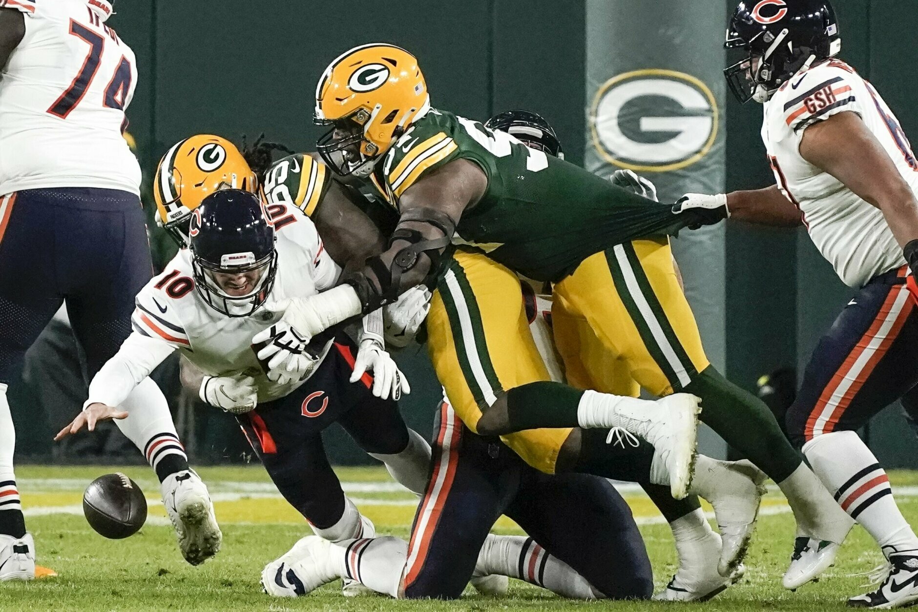 <p><b>Bears 25</b><br />
<b>Packers 41</b></p>
<p>Here&#8217;s how bad the Chicago&#8217;s quarterback situation is right now: Mitchell Trubisky turned the ball over three times yet he&#8217;s still their most productive QB because he&#8217;s also capable of throwing three touchdowns in the same game. Chicago &#8212; only the second team in NFL history to lose five straight after a 5-1 start &#8212; had no chance of taking advantage of <a href="https://profootballtalk.nbcsports.com/2020/11/23/blown-leads-plague-packers-in-2020/" target="_blank" rel="noopener">Green Bay&#8217;s propensity to blow leads</a>. That&#8217;s why the Packers are going to coast into the NFC North title, and <a href="https://youtu.be/aYKIcnj1MJY" target="_blank" rel="noopener">the Bears are who we thought they were</a>.</p>
<p>Oh, did I mention Aaron Rodgers threw for four touchdowns and became the fourth-fastest player to 50,000 career passing yards? Just another notch on <a href="https://twitter.com/NFL/status/1185993258259714048?s=20" target="_blank" rel="noopener">the title belt</a>.</p>
