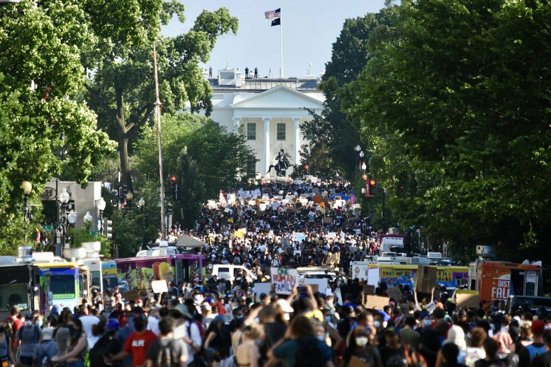 Crowds in front of the White House.