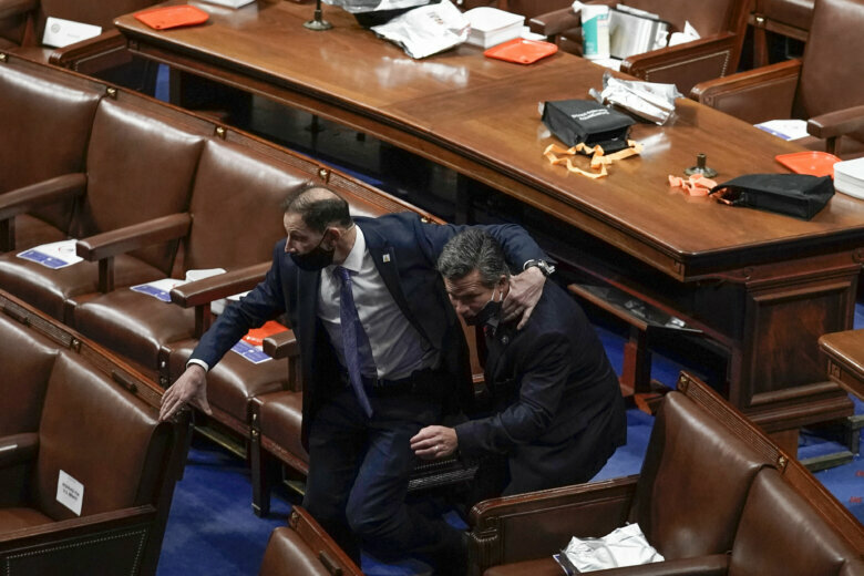 What happened Capitol Hill reporter recounts the chaos from inside WTOP