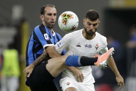 Wolves recalls striker Patrick Cutrone from Fiorentina