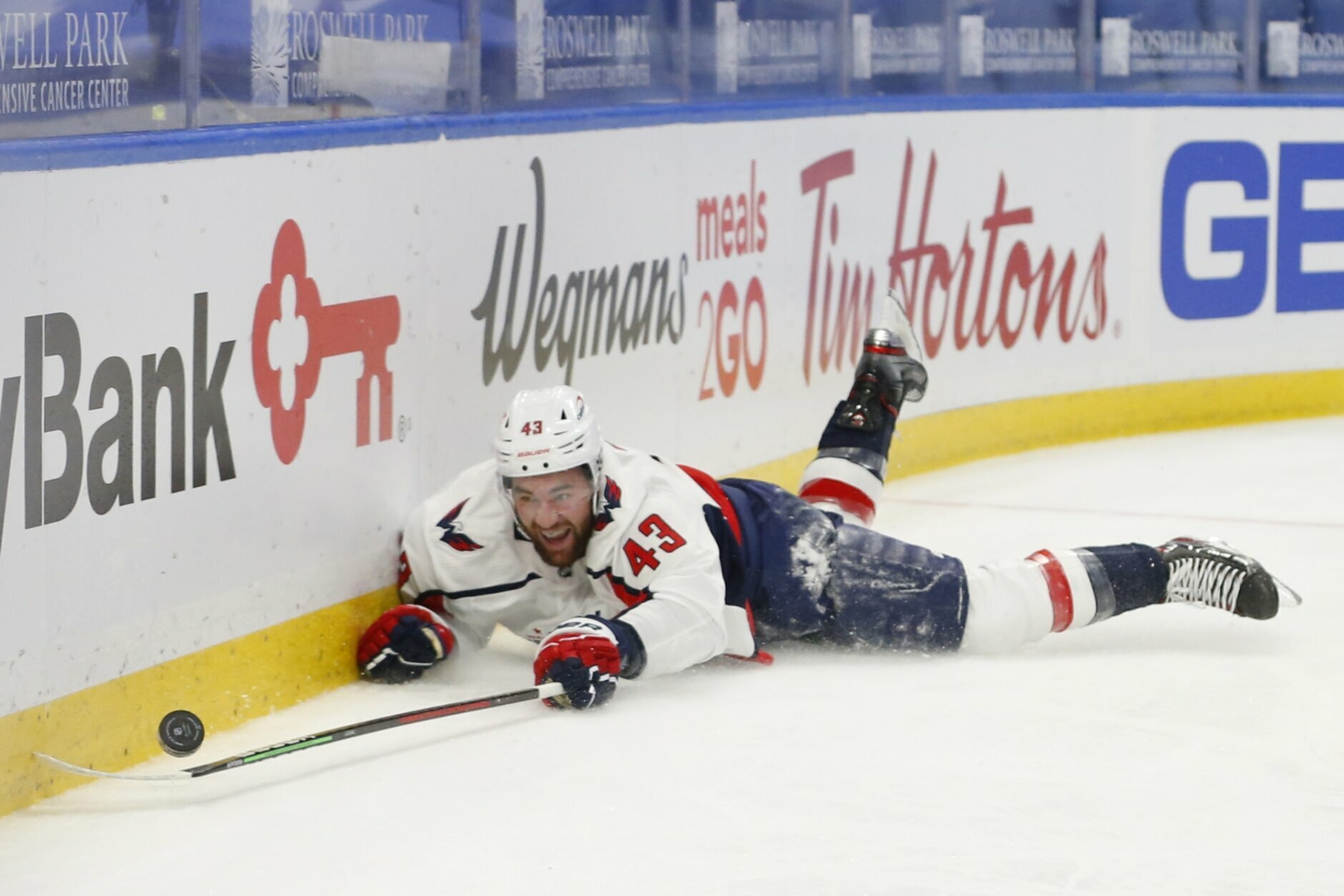 Vanecek makes 30 saves in NHL debut, Capitals sweep Sabres - WTOP News
