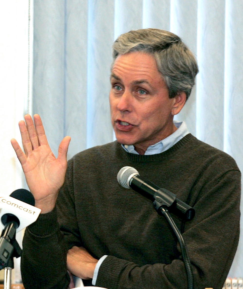 How old is carl hiaasen image