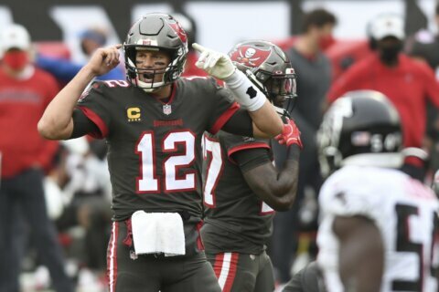 With Evans hurting, Bucs show they have lots of playmakers