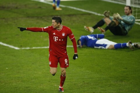 Bayern beats Schalke 4-0 to extend Bundesliga lead