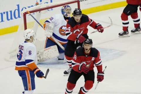 Ty Smith extends points streak to 5, Devils beat Islanders