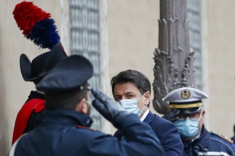 Italian PM wins crucial vote in Senate with very thin margin