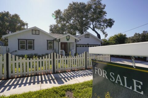 US long-term mortgage rates rise; 30-year at 2.79%