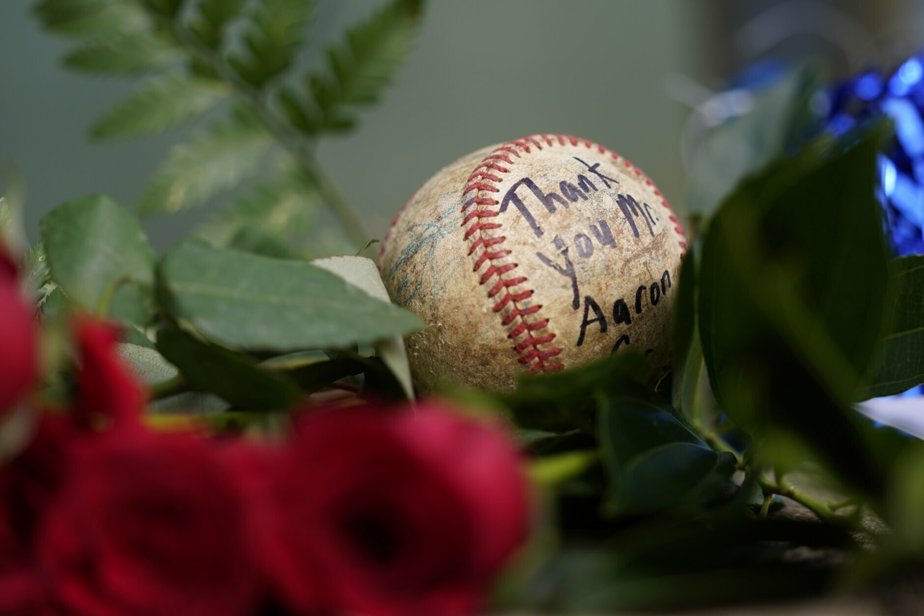 Hank Aaron, Hall of Famer slugger and home run king, dead at 86