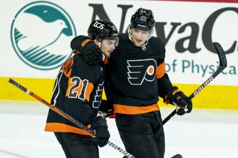 Konecny has hat trick, Flyers beat Penguins for 2-game sweep