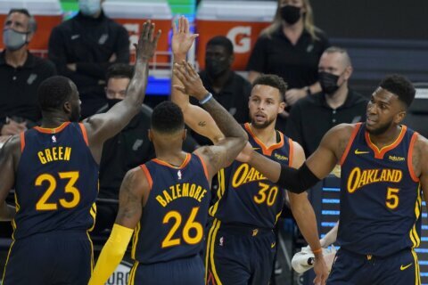 Curry, Warriors honor VP Kamala Harris in win over Spurs