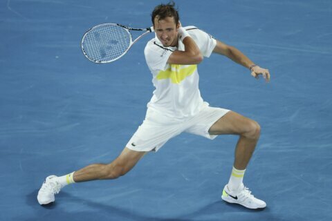 Medvedev’s streak at 20; faces Djokovic in Australian final
