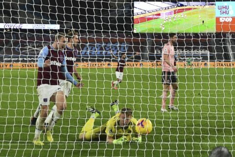 West Ham beats Sheffield United 3-0 to maintain top-4 push