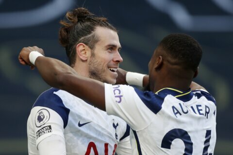 Bale turns back time at Tottenham as Man U and Chelsea draw