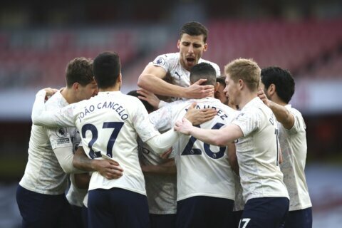 Man City earns 18th straight win, Spurs lose again in EPL