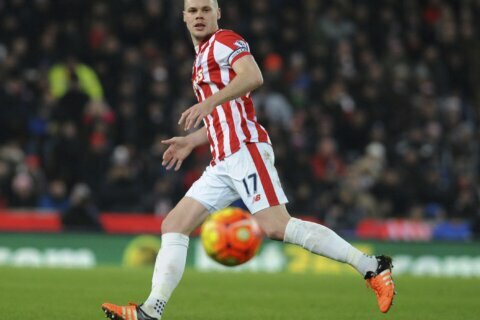 Defender Ryan Shawcross signs with Beckham's Inter Miami