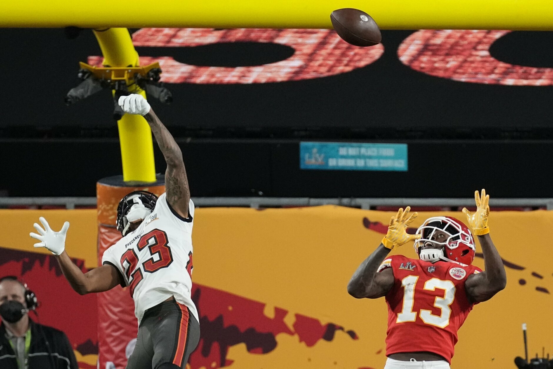Tampa Bay Buccaneers cornerback Sean Murphy-Bunting breaks up a pass intended for Kansas City Chiefs wide receiver Byron Pringle during the first half of the NFL Super Bowl 55 football game Sunday, Feb. 7, 2021, in Tampa, Fla. (AP Photo/David J. Phillip)