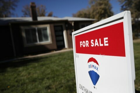 US long-term mortgage rates flat; 30-year stays at 2.73%