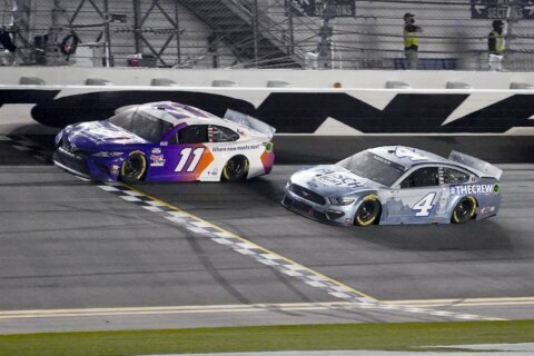 Hamlin finishes 5th in bid for 3rd straight Daytona 500 win