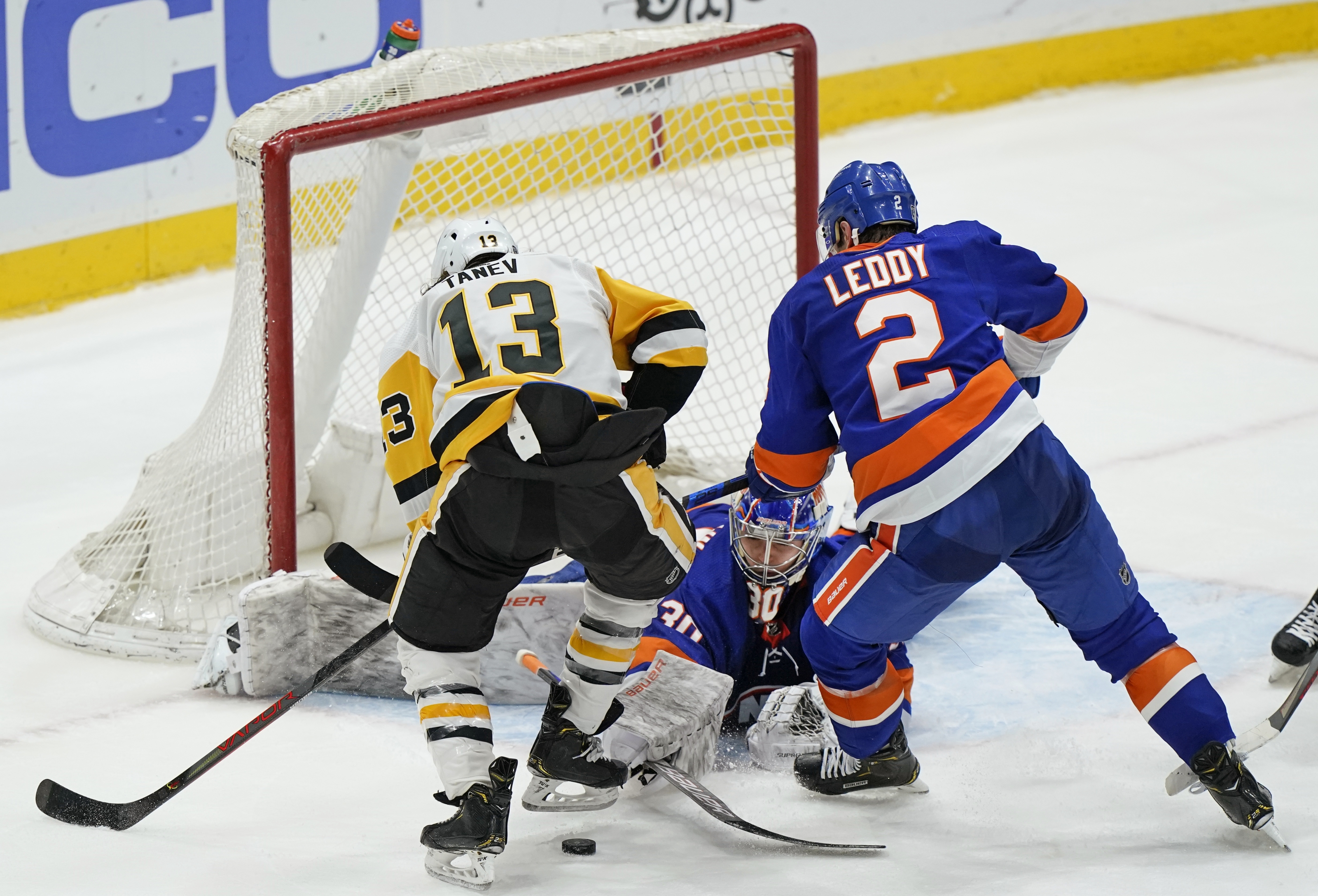 Islanders blank Penguins 2-0 behind rookie Sorokin - WTOP