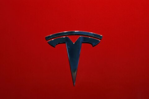Tesla to fix touch screens, ending spat with US regulators