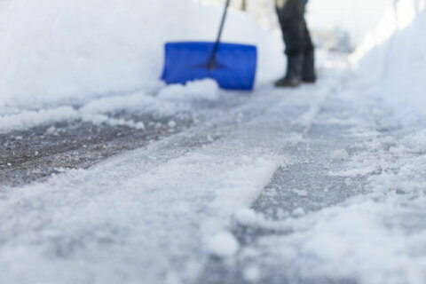 Montgomery Co. bill calls for help clearing snowy sidewalks