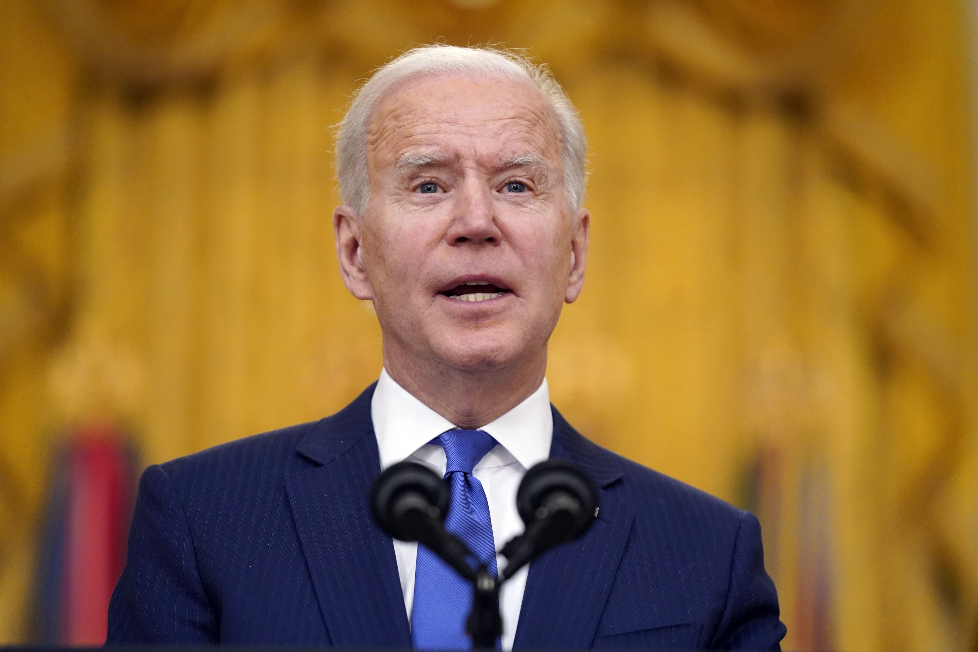 Biden lights the National Christmas Tree, taking his turn to bring holiday  spirit to Washington - WTOP News