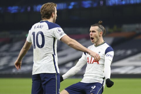 Bale, Kane both score twice as Tottenham beats Palace 4-1