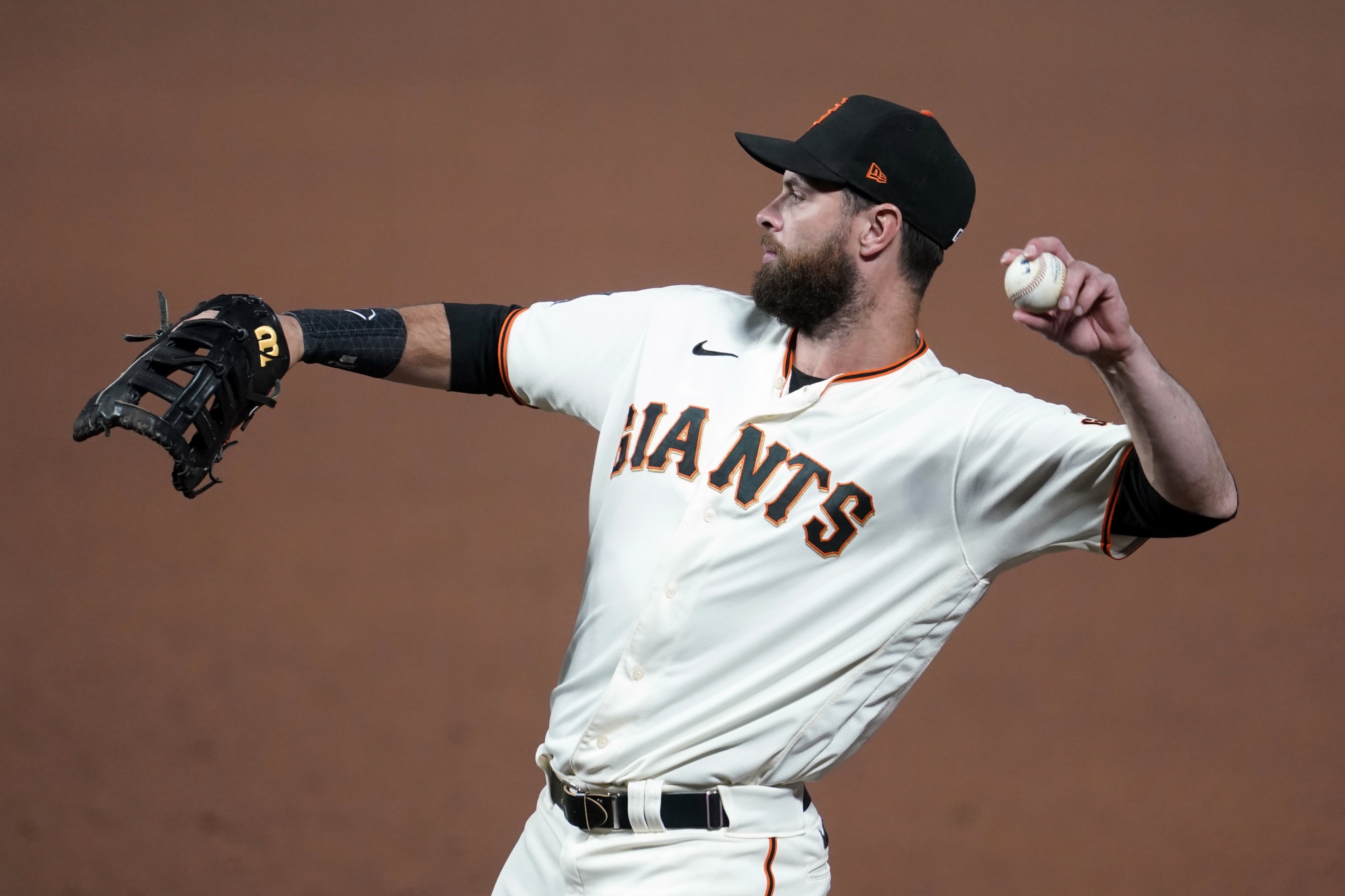 Giants place Brandon Belt on COVID list among mounting health concerns
