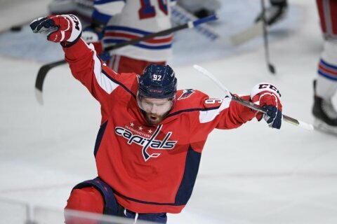 Capitals beat Rangers 5-4 for 10th victory in 11 games.
