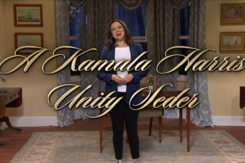 Maya Rudolph's Kamala Harris celebrates Passover on 'SNL'