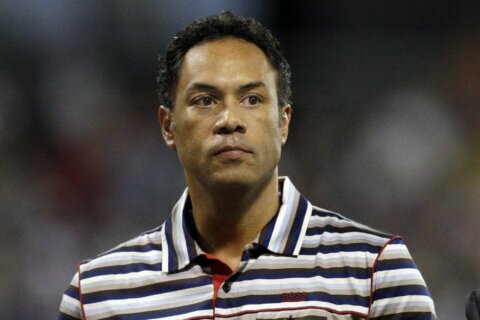 Hall of Fame accepts Alomar’s resignation from board