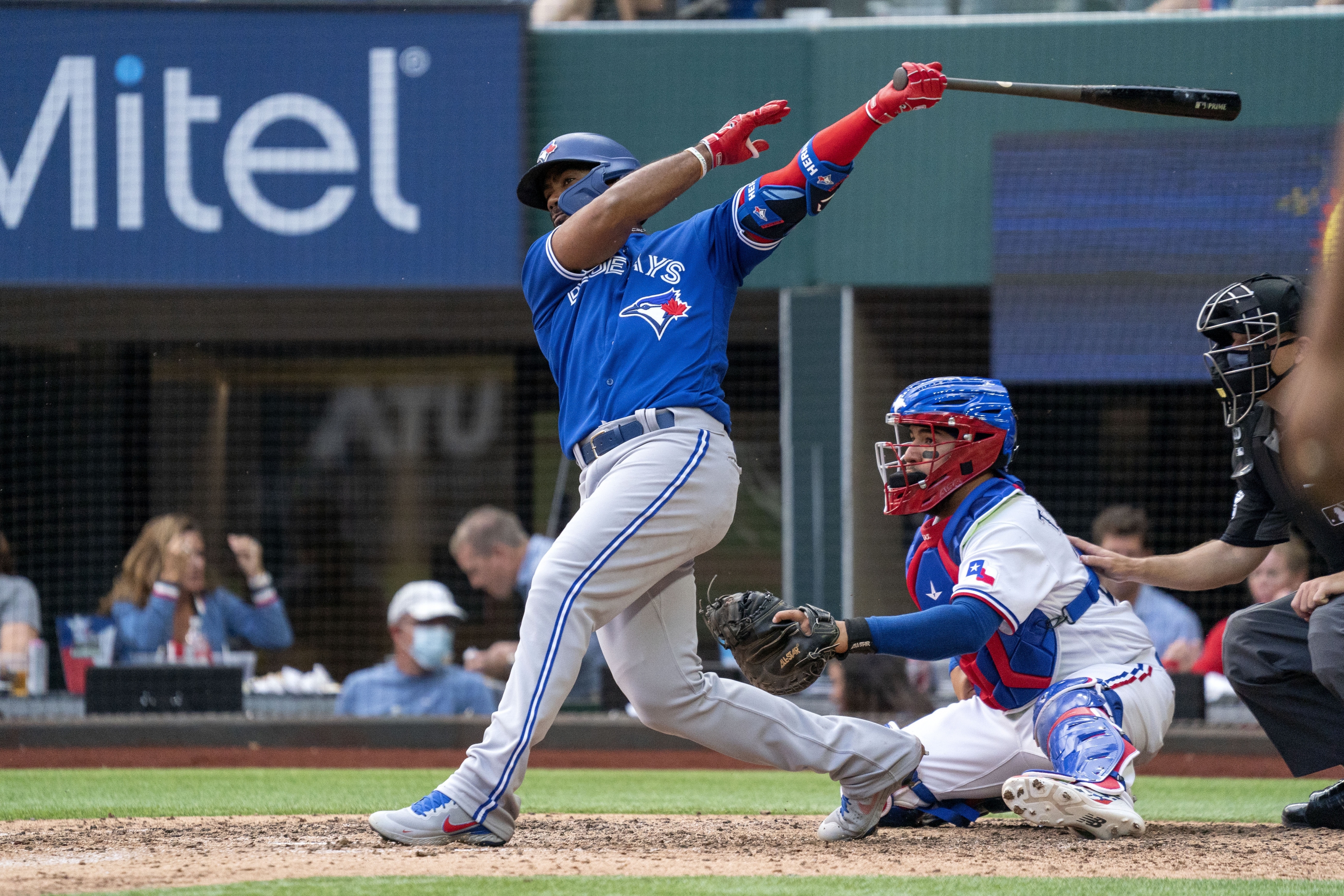 Blue Jays activate Teoscar Hernandez from IL