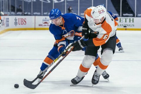 Barzal scores in shootout, Islanders beat Flyers 3-2