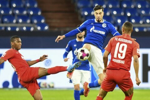 Last-place Schalke beats Augsburg for 2nd win of season
