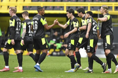 Dortmund beats Bremen 4-1, revives Champions League hopes