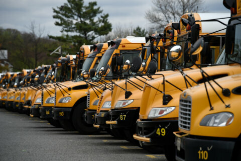 Fairfax Co. schools ask parents to consider carpooling amid bus driver shortage