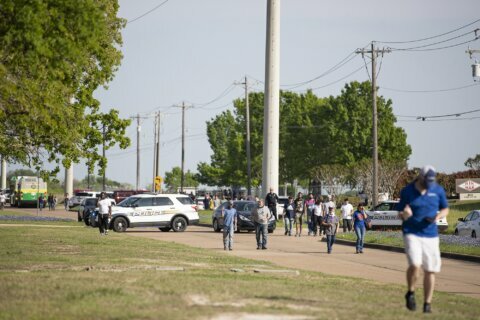 Police: Employee kills 1, wounds 5 at Texas cabinet business