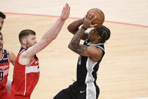 Spurs outlast Wizards in OT, end Washington’s streak at 8
