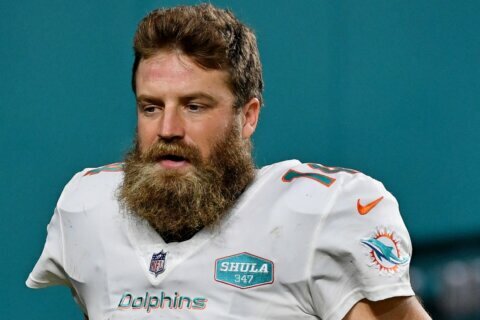 Wings and powdery donuts: What does and doesn’t work in Ryan Fitzpatrick’s beard