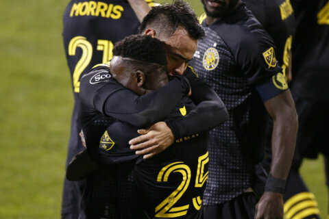Crew beat DC United 3-1 with 2 own goals in 2nd half