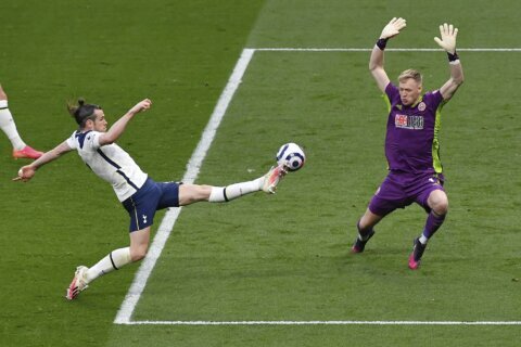 Bale hat trick as Tottenham beats Sheffield United 4-0