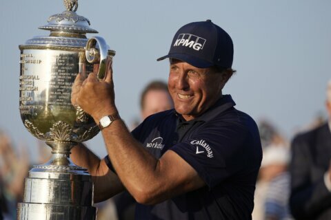 Column: Never No. 1, Mickelson’s legacy will be longevity